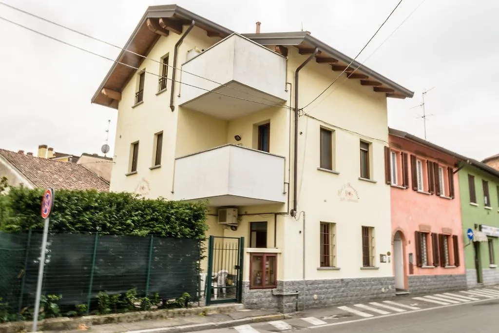 Apartment Bed And Breakfast Linate Peschiera Borromeo Italy